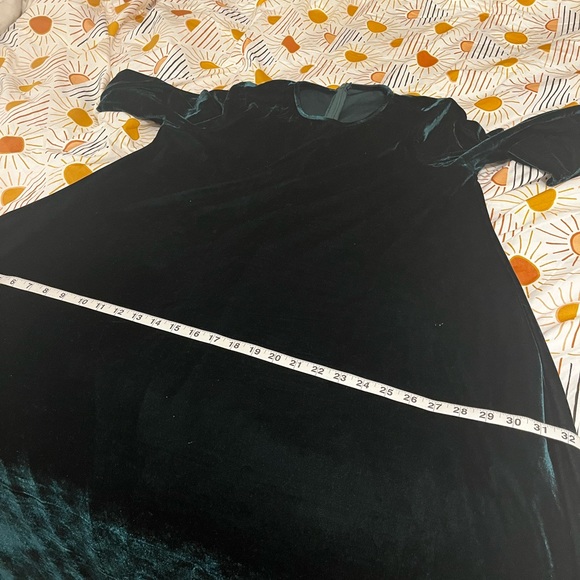 Velvet emerald long sleeve dress - size L - Picture 6 of 7